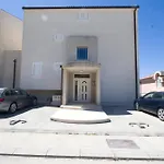Apartment Maida